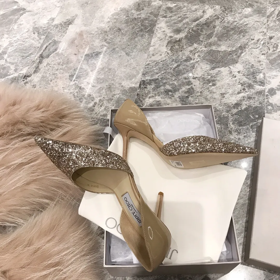 👟👟Ex-factory price👟👟Ex-factory price 520👟👟 Women's Shoe Factory 𝐉𝐢𝐦𝐦𝐲 𝐂𝐡𝐨𝐨 A pair of high heels that can conquer all men, a must-have item for all-match annual meetings Bilng Bilng is so beautiful that no one can take a breath away Material: Special Cretan spliced cow patent leather, sheepskin lining, Italian genuine leather outsole Heel height: 8cm Three colors: black, nude, silver Size: 35-39